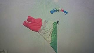 Paracadutista tricolore per la festa della Repubblica [upl. by Guillemette]