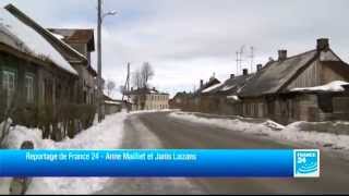 FRANCE 24 Reportages  Lettonie  un pays vidé de ses habitants par la crise [upl. by Lavine]