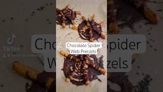 🎃🕸️🍫 Chocolate Spider Web Pretzels 🥨🕷️ Shorts halloween healthytreats halloweentreats yum [upl. by Dehlia]