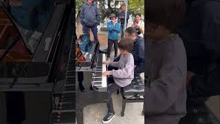 Improvisando por las calles de Madrid 🎹🎶🔥piano pianosenlacalle music blues boogiewoogie [upl. by Bryn577]