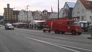 Gamle brannbiler på Torget i Bergen [upl. by Assilla867]