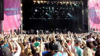 Snoop Dogg  Nah Nah Nah Naaaah Live at Wireless Festival Hyde Park [upl. by Evetta775]