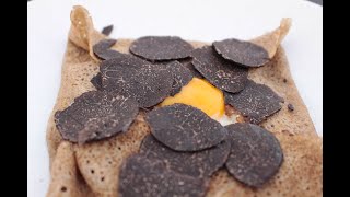 Recette de crêpe sarrasin au lard de Colonnata comté œuf et truffe noire [upl. by Adair186]