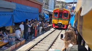 4K VIDEO Mae Klong Railway Market Hoop Rom Market 🚂 DISCOVER THAILAND ⭐ [upl. by Ahselyt]