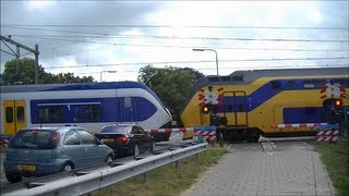 Spoorwegovergang Moordrecht  Dutch railroad crossing [upl. by Niroht]