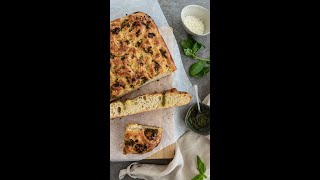 FOCACCIA al PESTO e PARMIGIANOsembra quasi di sentire il profumo😋🤤🌿🧀 Shorts [upl. by Nnaesor870]