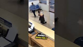 A 70yearold woman repeatedly bowed in gratitude at the police station [upl. by Enisamoht191]