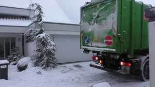 Müllabfuhr im Schnee  German Garbage Truck in the snow [upl. by Refotsirhc]