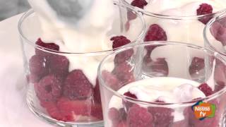 🍓 Copas de yogur con fresas y cereales  Recetas de Postres Nestlé [upl. by Segalman]