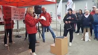 Zwolnienia w Yazaki Mikołów Protest przed zakładem Mówi Katarzyna Grabowska z quotSolidarnościquot [upl. by Oluas]