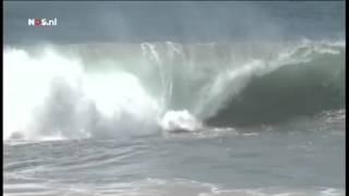 Surfers genieten van hoge golven in Californië [upl. by Ravel]