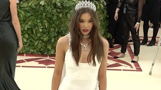 Hailee Steinfeld at the 2018 MET Gala [upl. by Pitchford]