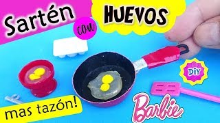 Como hacer SARTEN con HUEVOS para MUÑECAS Barbie RECICLANDO MUY FÁCIL  Comida Miniatura [upl. by Sigler221]