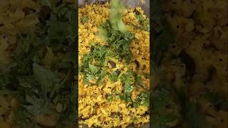 Batata poha maharashtrian style main 🤤 healthydiet poha [upl. by Mahmud270]