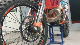 Carapaks front disc guard VS Acerbis Xbrake  Product Review 35 [upl. by Ennaeirrac]