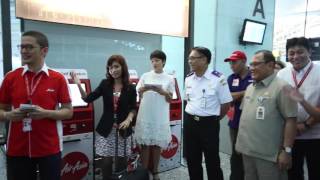 AirAsia luncurkan fasilitas Auto Baggage Drop pertama di Indonesia [upl. by Hotze]