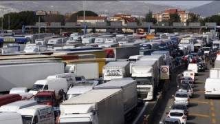 Grève des routiers et des taxis en Italie [upl. by Orozco]