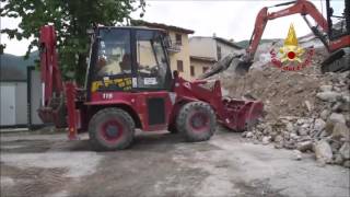 Norcia pompieri avanti con le demolizioni a San Pellegrino [upl. by Redford]