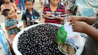 Black Plum or Kalo Jam vorta recipe Market side street fruits Masala kalo jam Makha at Dhaka [upl. by Ahsiad]