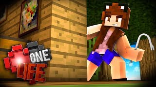 BREAKING INTO HOUSES 😈  Minecraft One Life [upl. by Zebada]