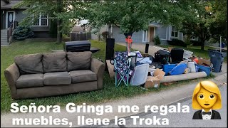 🤵‍♀️SEÑORA GRINGA ME OFRECIO MUEBLES😱  LO QUE TIRAN EN USA LOS MILLONARIOS  VENTA DE GARAGE EN USA [upl. by Nomelihp]