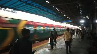 12123 Deccan Queen Express Crossing Thaneexpresstrain mumbaitravel travel [upl. by Leonid]