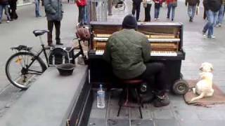 piano spelen Antwerpen Centrumshow op straat14032010 [upl. by Gracye20]