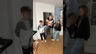 Nele Benjamin und Johanna pranken Basti 😅familie überraschung prank [upl. by Avin]