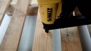 Clavando por primera vez con la Clavadora DEWALT DPSB2IN [upl. by Clute490]