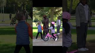 This is called Team work🤣🤣🤣 ytshorts statueprank comedy [upl. by Wilt]