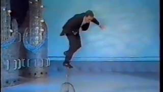 ✅Frank Olivier Comedy Juggler 1988 [upl. by Notanhoj]