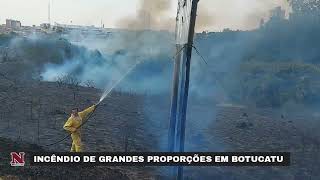 Incêndio de grandes proporções em Botucatu SP [upl. by Pebrook840]