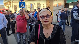 Pensionară revoltă la porțile Ministerului Când lucram în mine doamna ministru de juca cu păpușile [upl. by Rorrys]