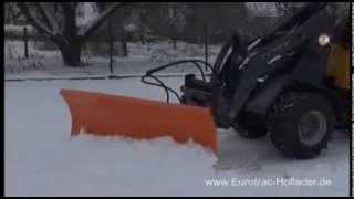 Eurotrac W11 Schneeschild am Hoflader [upl. by Ennayhs]