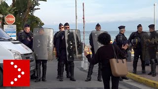 Gilet gialli tensione a Mentone per blocco polizia proteste degli automobilisti italiani [upl. by Donegan730]