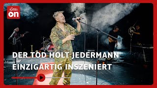 Jedermann reloaded „Der Tod holt Jedermannquot einzigartig inszeniert  Salzburger Festspiele [upl. by Annaehr]