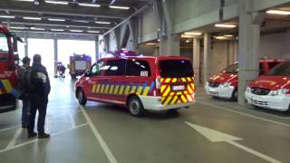 Uitruk brandweer Antwerpen gefilmd vanuit de kazerne 15042017 [upl. by Eirrehc]