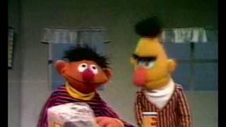 Bert amp Ernie  Boterhammen met pindakaas [upl. by Kassity]