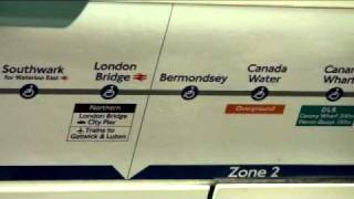 How to use the London Oyster Card on the Tube [upl. by Sayed]