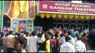 Vishnuvardhan rare video2010 aptharakshaka fdfs Mysore [upl. by Mapel]