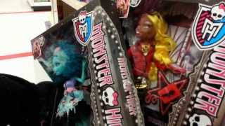 Toy Hunting  Monster High  Frights Camera Action and Art class [upl. by Dworman]