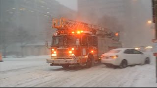 MONTREAL FIRE LADDER 425 RESPONDS TO A CALL DURING THE SNOW STORM [upl. by Daniell]