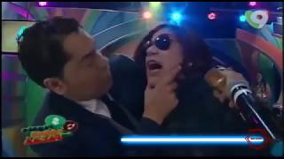 Beso que le dio El Pacha a Belkis Concepción en pleno programa [upl. by Rigby886]