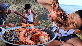 Yummy Catch amp Cook BIG Octopus Fugu Stonefish At the Beach Cooking on rock [upl. by Stubstad865]