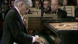 Bernstein performs Gershwin Rhapsody in Blue 12 [upl. by Ohcirej]