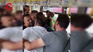 Metrobüste ‘uçan tekmeli’ yer verme kavgası [upl. by Khano]