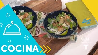 Recetas de cocina Cómo hacer un Pollo en Curry Verde  Un Nuevo Día  Telemundo [upl. by Einttirb]