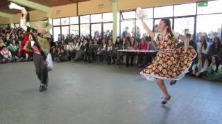 Pareja ganadora del Campeonato Comunal Escolar de cueca 2016 Enseñanza Básica Los Ángeles [upl. by Nraa597]