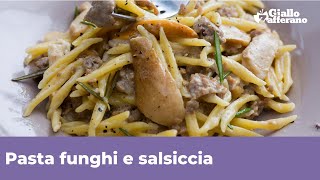 PASTA FUNGHI E SALSICCIA facile veloce e cremosa [upl. by Benedic366]