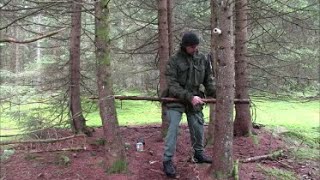 Überleben im Wald 01 Unterschlupf bauen  Bushcraft Lexikon [upl. by Arabeila249]